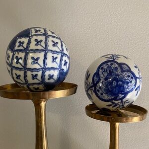 Blue and white Chinoiserie decorative ceramic balls (2)